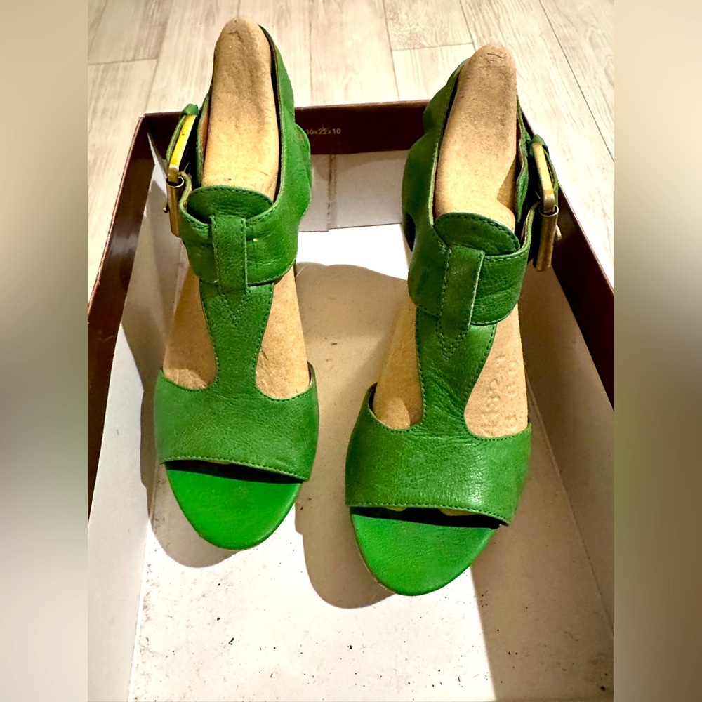 Vintage Leather Franco Sarto Green Wedge Sandals